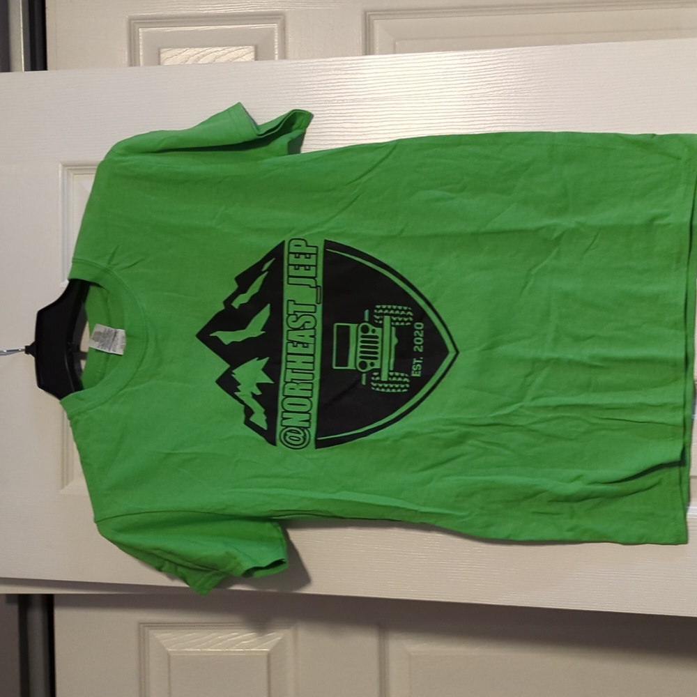 NWOT Screen printed Jeep short sleeve Gildan green t-shirt